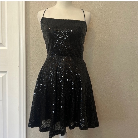 Windsor Black Sequin spaghetti Strappy Skater Party Mini Dress sz M Like New - Picture 3 of 17